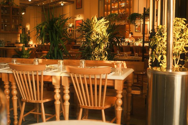 Hoe kun je een themadiner organiseren voor je gasten?